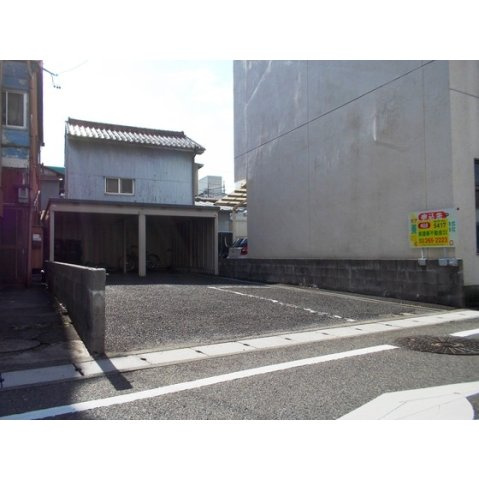 岐阜市八ツ梅町２丁目の駐車場の外観