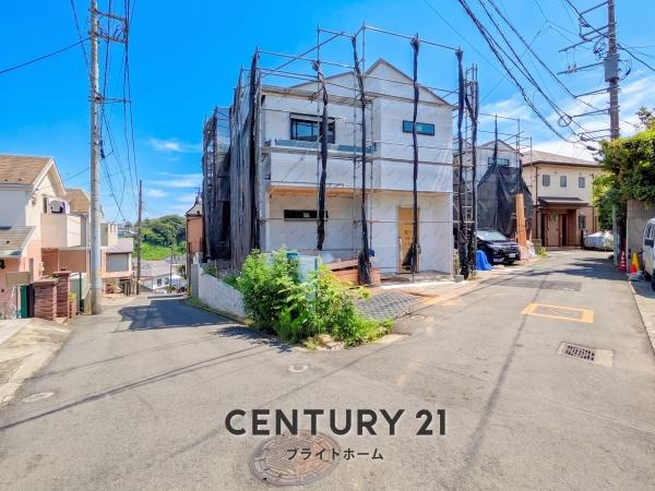 横浜市南区清水ケ丘の新築一戸建の外観|同仕様物件もご案内をさせて頂きます。
お車でご自宅まで送迎承ります。