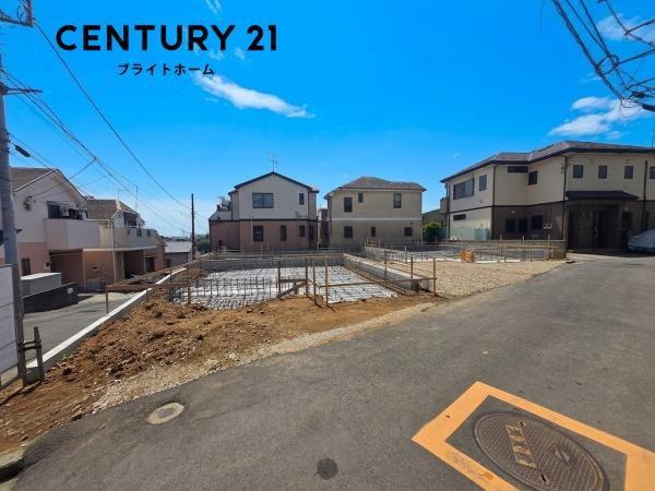 横浜市南区清水ケ丘の新築一戸建の前面道路含む現地写真|閑静な住宅街につき住環境良好です♪