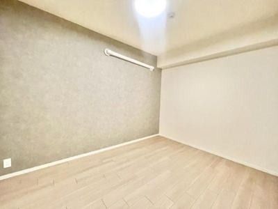 【子供部屋】 | メゾンドール浜寺北 | 充分な広さと収納機能を備えた部屋はお子様の自発性と成長を促します。お子様の成長を支える、勉強や好きなことに没頭する学びの空間にどうぞ。
