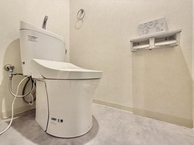 【トイレ】 | ユニハイム北野田 | 清潔感のあるトイレです！タオルフォルダーも付いておりそのまま手洗いもできます。