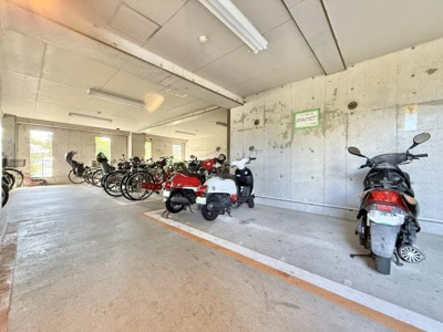 【その他共用部分】 | ユニハイム北野田 | ゆとりのある駐輪場・バイク置場になってます！