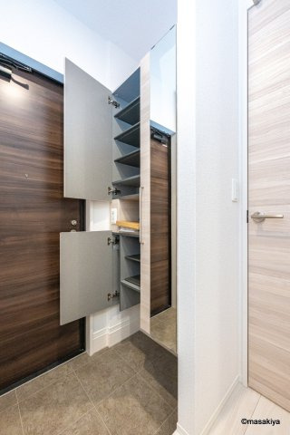 トリシア三輪の玄関|写真は同じ大和ハウス施工のものです。色、仕様は異なります。