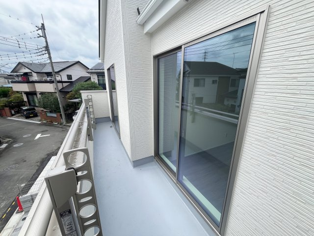 所沢市山口　2号棟のバルコニー|【バルコニー】広いバルコニーは一度にたくさんの洗濯物を干すことができます！