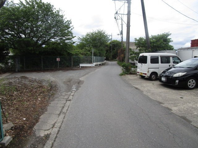 横浜市旭区善部町の倉庫の周辺