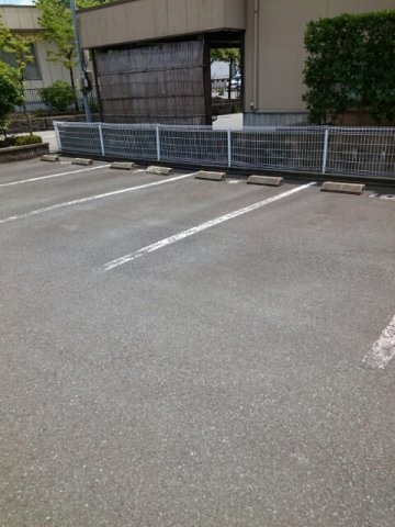 ドミールＫ１の駐車場