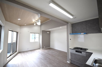 【居間・リビング】 | JR茅ヶ崎駅9分-茅ヶ崎市十間坂☆３ＬＤＫリフォーム中古戸建-53-11 | リビング写真
