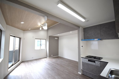 【居間・リビング】 | JR茅ヶ崎駅9分-茅ヶ崎市十間坂☆３ＬＤＫリフォーム中古戸建-53-11 | リビング写真