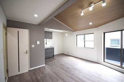 【居間・リビング】 | JR茅ヶ崎駅9分-茅ヶ崎市十間坂☆３ＬＤＫリフォーム中古戸建-53-11 | リビング②