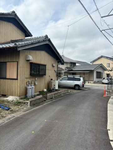 四日市市平尾 売土地の前面道路含む現地写真