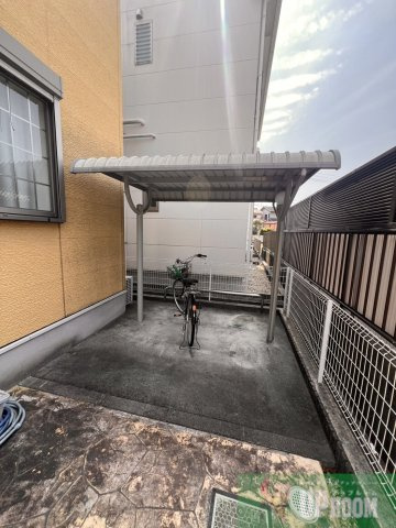 アライブKの駐車場