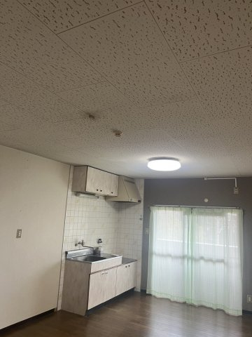 ラフレシア山崎の居間・リビング