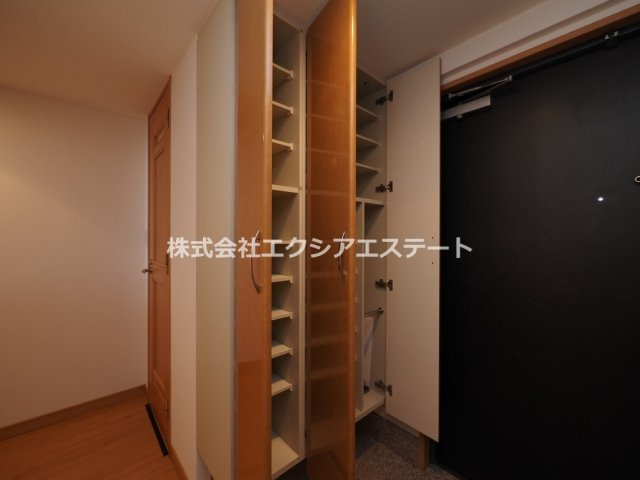 クラウンハイム西田辺の玄関