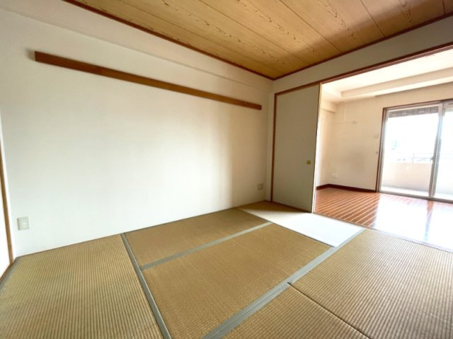 ロイヤルガーデン岡山運動公園の和室|6.0帖の和室で、くつろぎの時間を過ごせます。