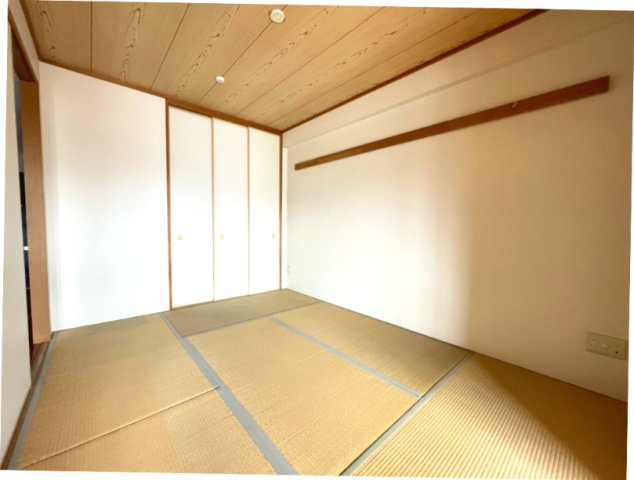 ロイヤルガーデン岡山運動公園の和室|6.0帖の和室で、くつろぎの時間を過ごせます。