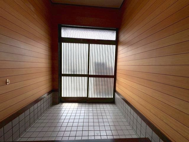 昭和町戸建ての玄関