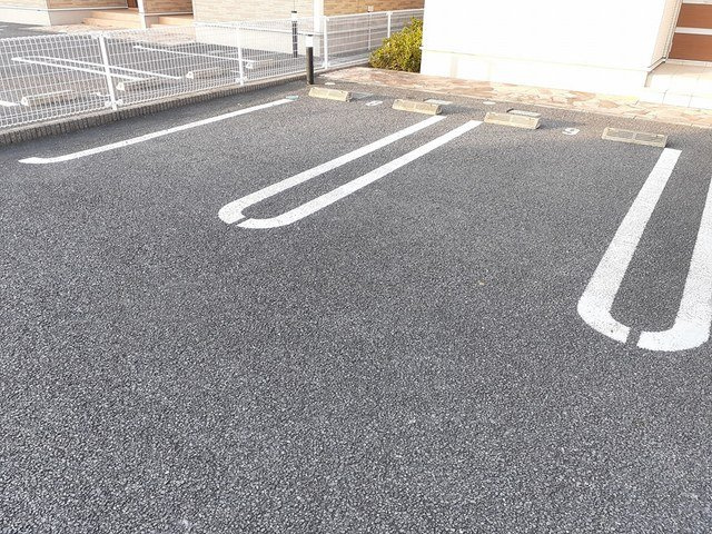 ベッラ・ヴィスタ　Ⅱの駐車場|駐車場に車を止められます