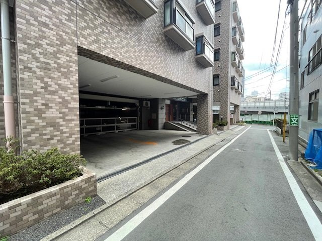 ライオンズシティ池袋の駐車場