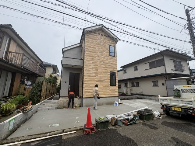 瀬谷区橋戸３丁目新築戸建【3LDK＋駐車2台可/広々な敷地面積51坪/南向きのお庭付き/全居室収納】の前面道路含む現地写真