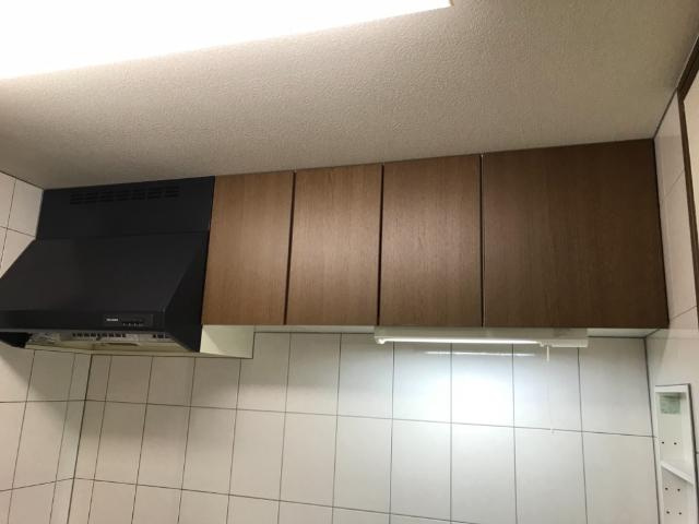 グランドールＡのキッチン|吊り戸棚