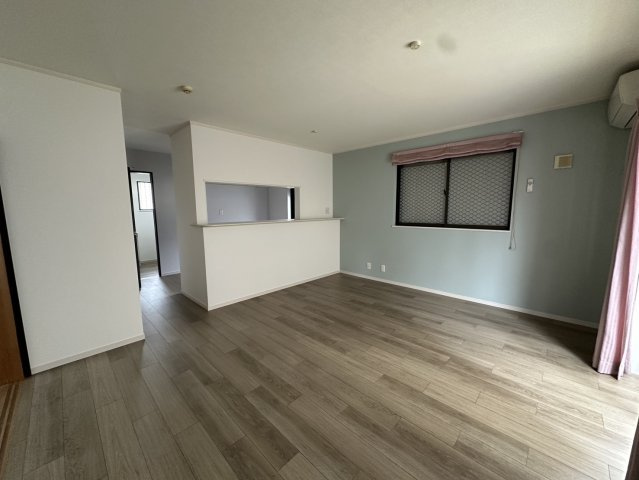 宇佐崎北貸戸建の居間・リビング