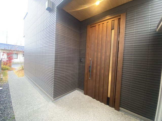 岡山市南区平福中古住宅の玄関