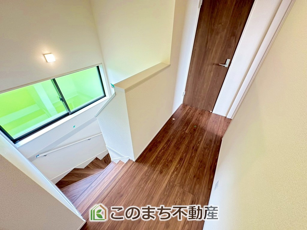 LiveleGarden.S宇都宮市中里町第5の内装|手すり付きで小さなお子様にも安心の階段スペースです☆
