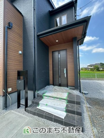 LiveleGarden.S宇都宮市中里町第5の玄関|玄関周りは家の顔！スタイリッシュな玄関が特徴です！
