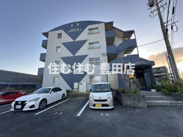 ミヤマヒルズの駐車場