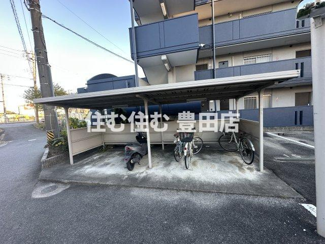 ミヤマヒルズの駐車場