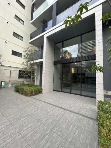 ルネフラッツ谷町四丁目のエントランス