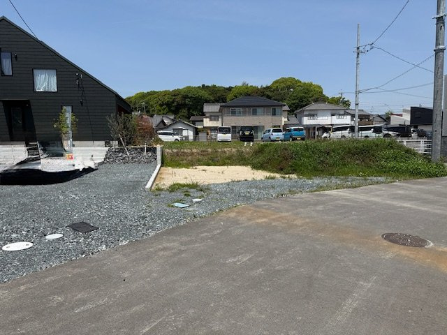常滑市神明町2丁目　売地の前面道路含む現地写真|東から南側が道に面していて日当り、風通し良好♪閑静な住宅街で住みやすい環境です。