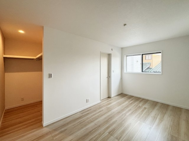 厚木市妻田南１丁目　新築一戸建の洋室|2階7.5帖主寝室のウォークインクローゼット