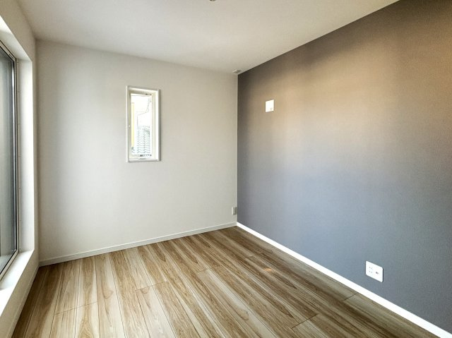 厚木市妻田南１丁目　新築一戸建の洋室|2階5.3帖クローゼット付洋室、バルコニー付き