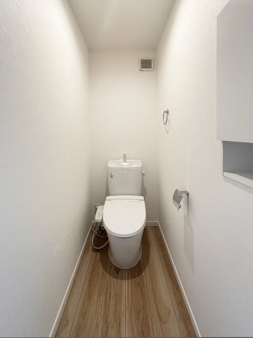 厚木市妻田南１丁目　新築一戸建のトイレ|2期シャワートイレ
