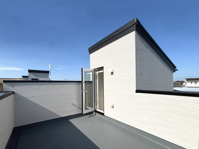 厚木市妻田南１丁目　新築一戸建のバルコニー|2階バルコニーとは別に広々としたルーフバルコニー付きです