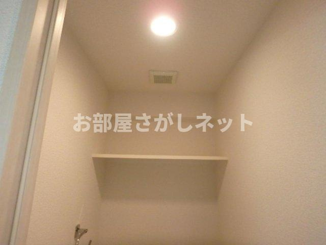アヴィニティー東中野【おとり物件なし】#学生・社会人にオススメ！初期費用分割払いOK！のトイレ|上部棚