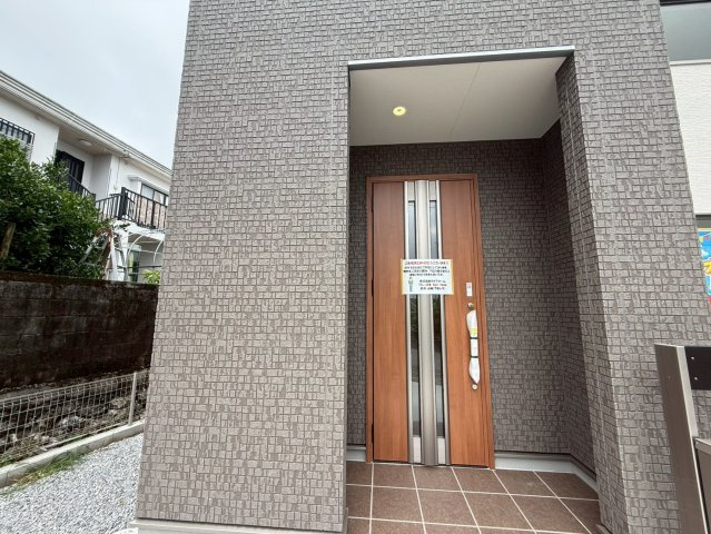 ■■南城市大里高平-1号棟（全3棟）の玄関|明るい玄関です