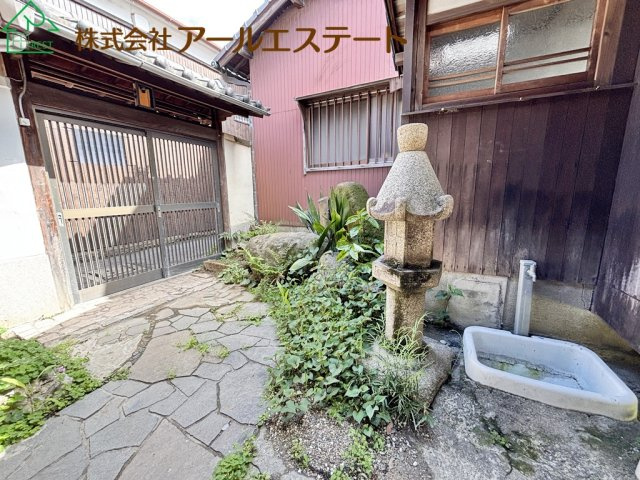 姫路市白浜町　　山陽電鉄「白浜の宮駅」徒歩9分の庭