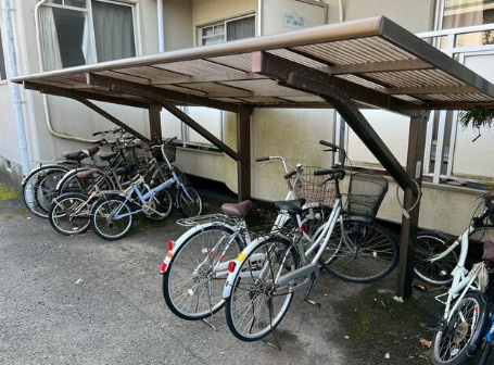 和歌山市 RC3階建 3DK×12戸 新耐震の駐輪場
