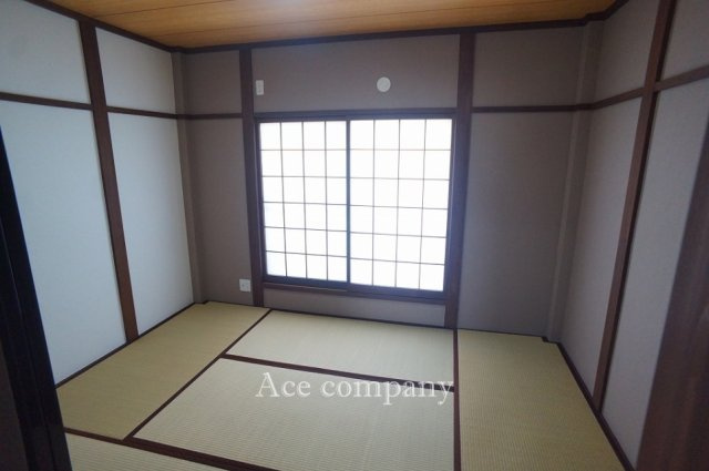 【寝室】 | 東大阪市玉串元町2丁目 | 【3階：北側和室6帖】ベランダに面した和室です☆