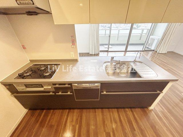 東村山市萩山町５丁目の賃貸マンションのキッチン