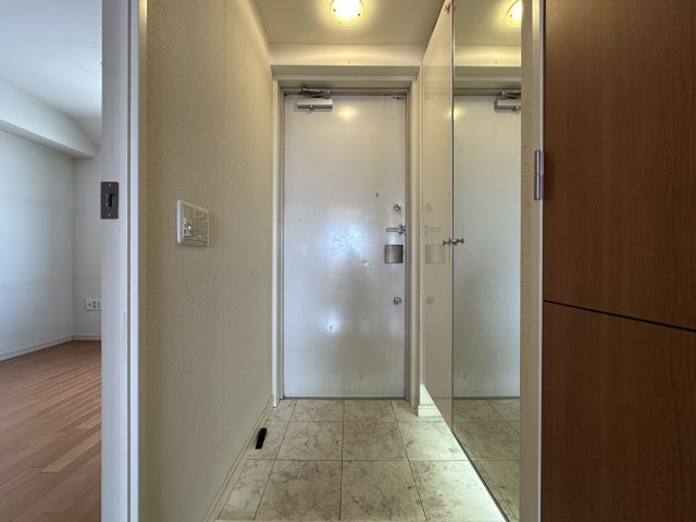 アーバンヴィレッジ須磨アクティスの玄関|住まう人も来客も入った時にワクワクさせてくれるオシャレな玄関。