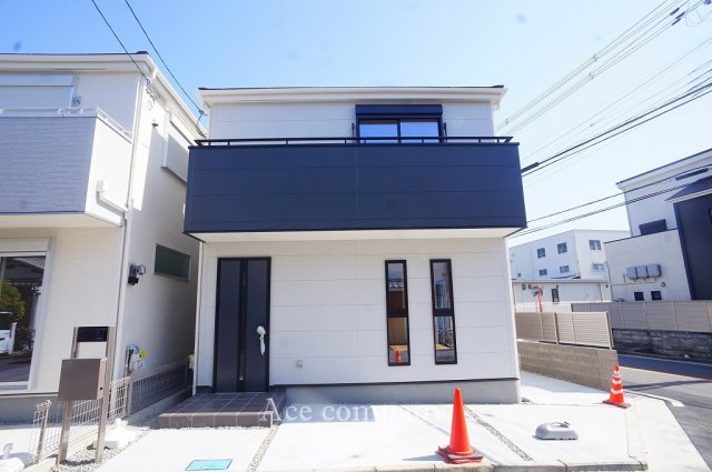 【外観】 | 八尾市小畑町2丁目　【4号棟/全4棟】 | 玄関人感センサー照明付きです☆