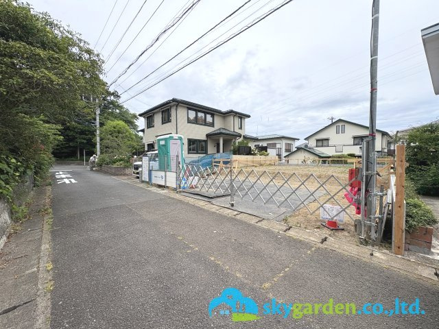 鎌倉市今泉台６丁目　新築戸建　全１棟の前面道路含む現地写真
