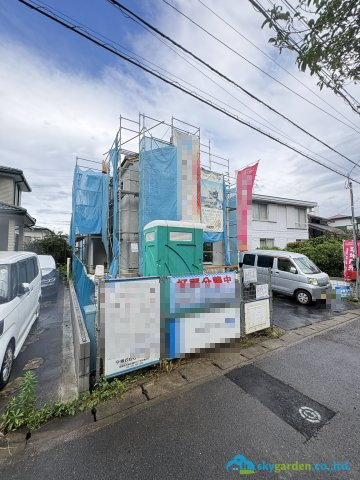 鎌倉市今泉台６丁目　新築戸建　全１棟の前面道路含む現地写真|令和8年7月3日撮影（建築中）