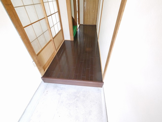 南京終町6丁目一戸建の玄関|きれいな玄関です