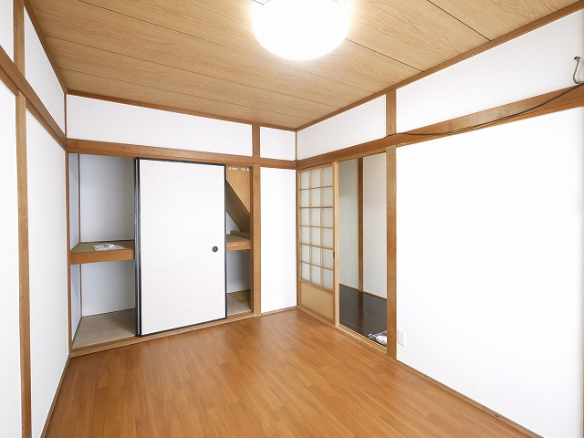 南京終町6丁目一戸建の洋室|コンパクトで使いやすい洋室です