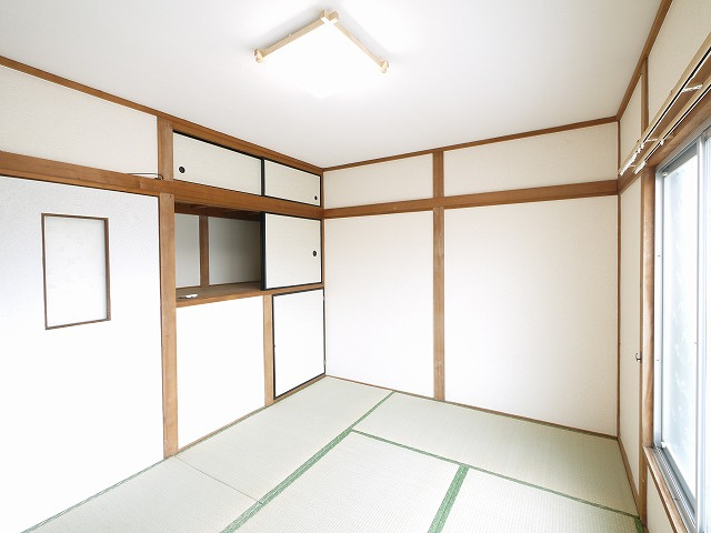 南京終町6丁目一戸建の和室|和室ならではの温かな和の空間で寛ぎの時間を過ごせます