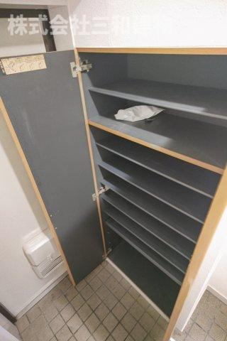 シャルム松木の玄関